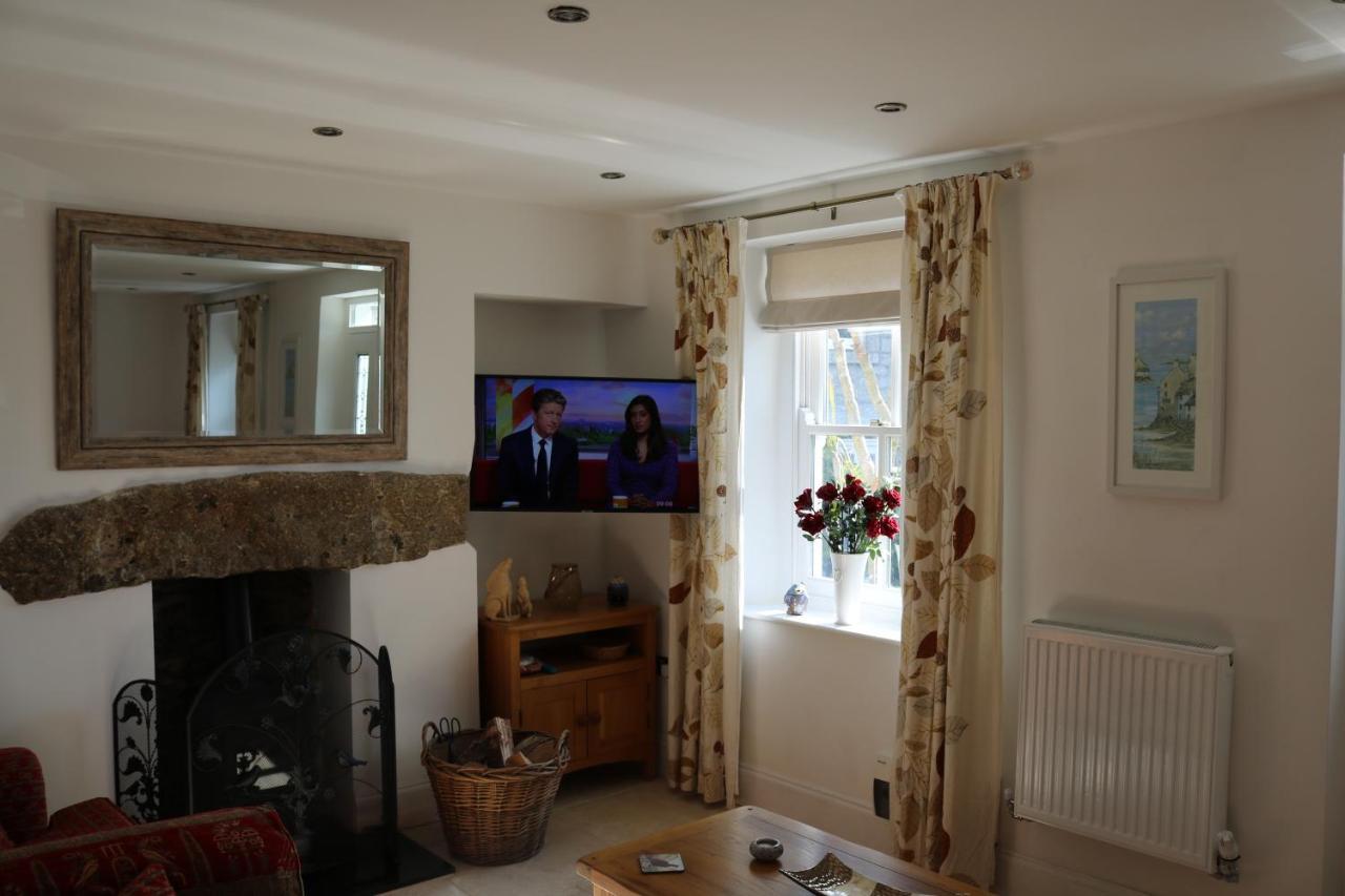 Large Cottage, 3 Beds All En-Suite, Small Village Location Overlooking Mousehole 펜젠스 외부 사진