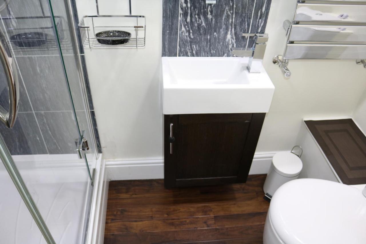 Large Cottage, 3 Beds All En-Suite, Small Village Location Overlooking Mousehole 펜젠스 외부 사진