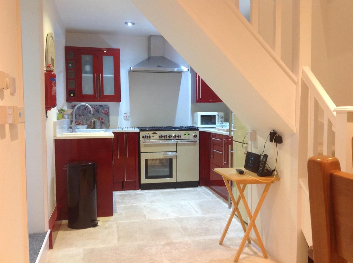 Large Cottage, 3 Beds All En-Suite, Small Village Location Overlooking Mousehole 펜젠스 외부 사진